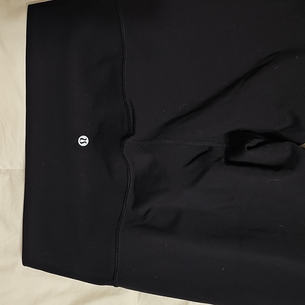 Lululemon Align Black Leggings. Size 8 Great Condition!!! 25" Inseam - Picture 10 of 12